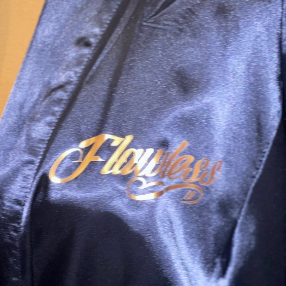 Flawless Robe (L/XL) - Picture 3 of 5